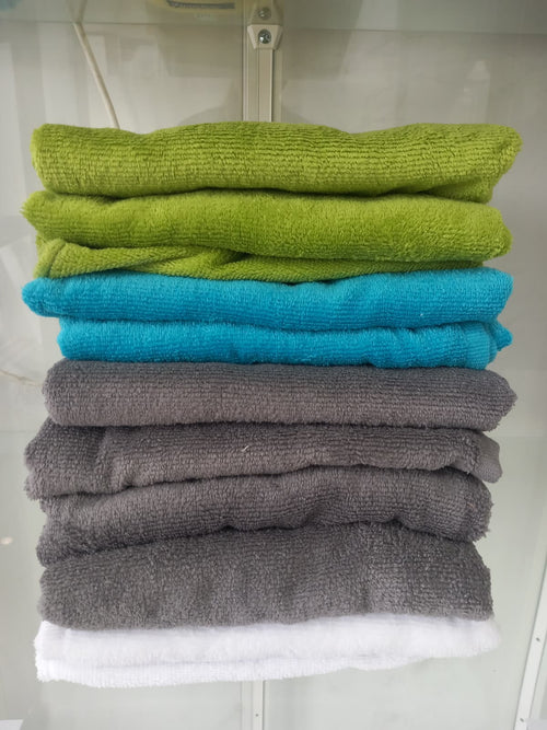Microvezel handdoek van BunnyCat & Co, zacht en absorberend verzorgingsproduct voor hygiëne en comfort.